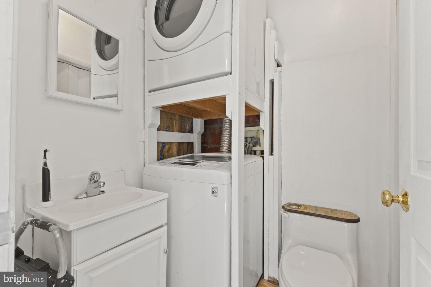 862 N ABINGDON ST, ARLINGTON, Virginia 22203, 3 Bedrooms Bedrooms, ,1 BathroomBathrooms,Residential,For sale,862 N ABINGDON ST,VAAR2064336 MLS # VAAR2064336