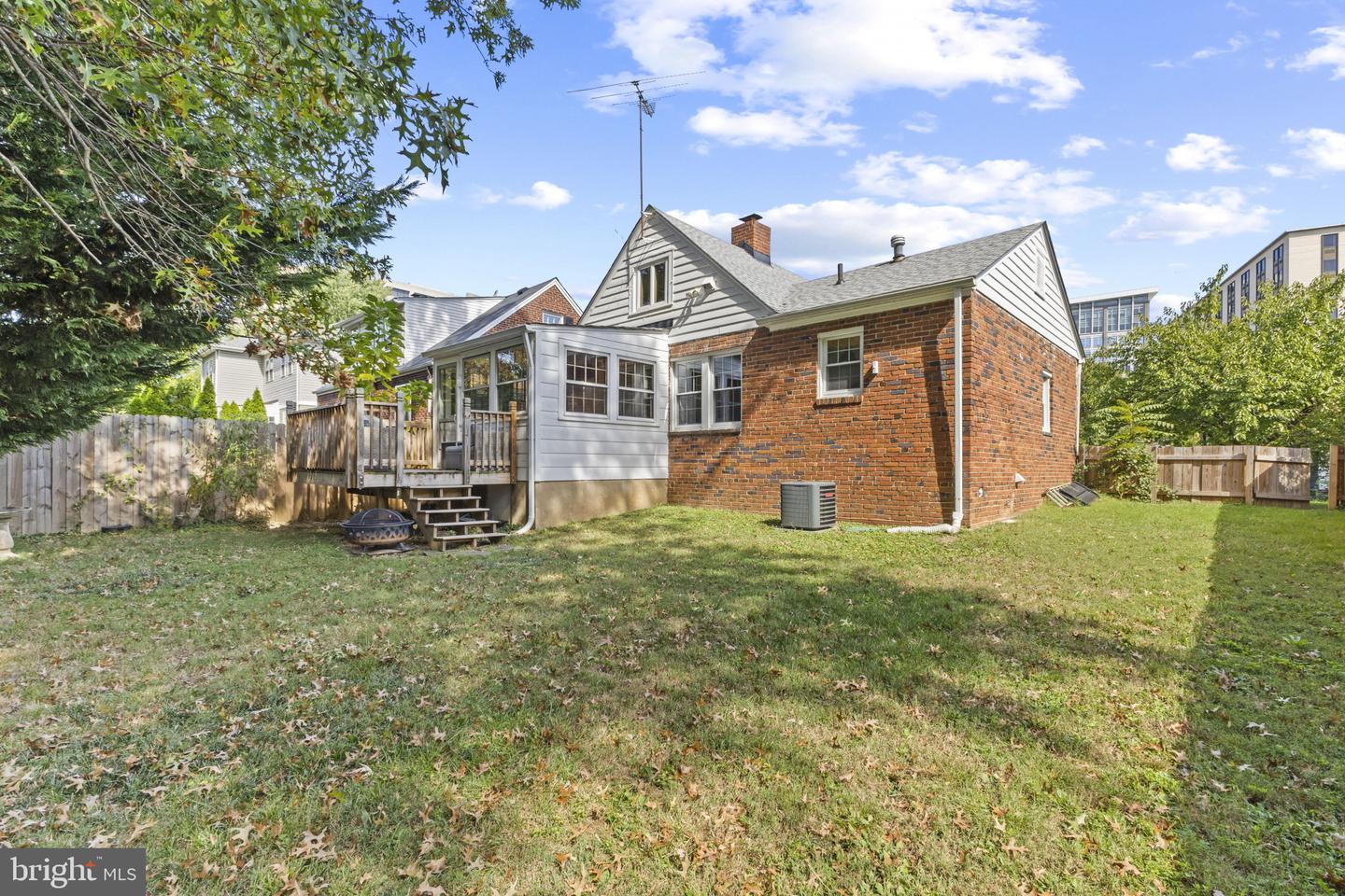 862 N ABINGDON ST, ARLINGTON, Virginia 22203, 3 Bedrooms Bedrooms, ,1 BathroomBathrooms,Residential,For sale,862 N ABINGDON ST,VAAR2064336 MLS # VAAR2064336