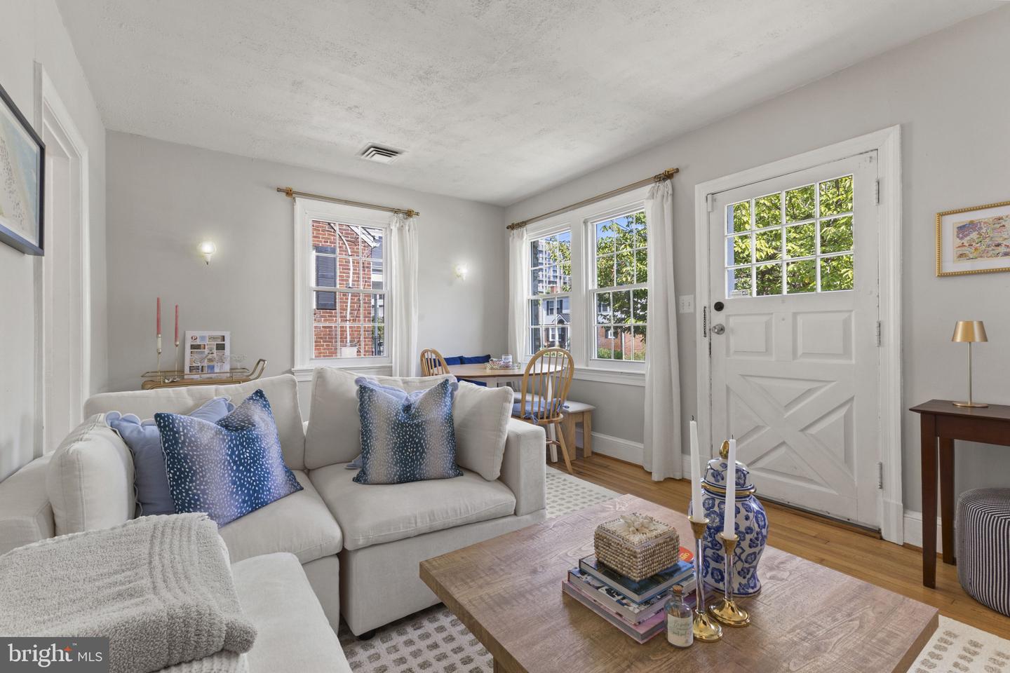862 N ABINGDON ST, ARLINGTON, Virginia 22203, 3 Bedrooms Bedrooms, ,1 BathroomBathrooms,Residential,For sale,862 N ABINGDON ST,VAAR2064336 MLS # VAAR2064336