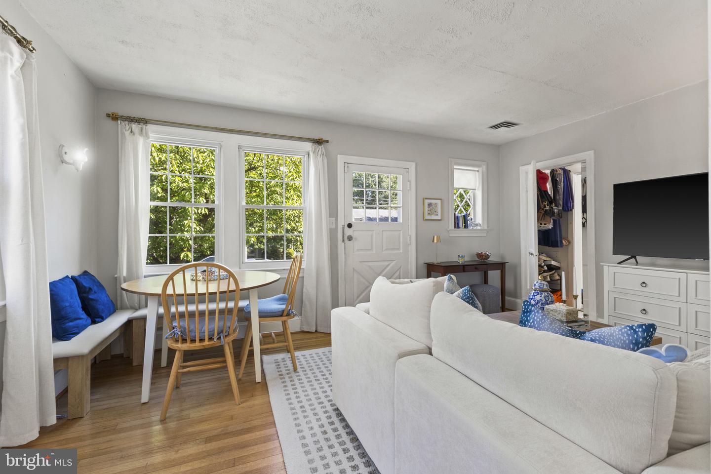862 N ABINGDON ST, ARLINGTON, Virginia 22203, 3 Bedrooms Bedrooms, ,1 BathroomBathrooms,Residential,For sale,862 N ABINGDON ST,VAAR2064336 MLS # VAAR2064336