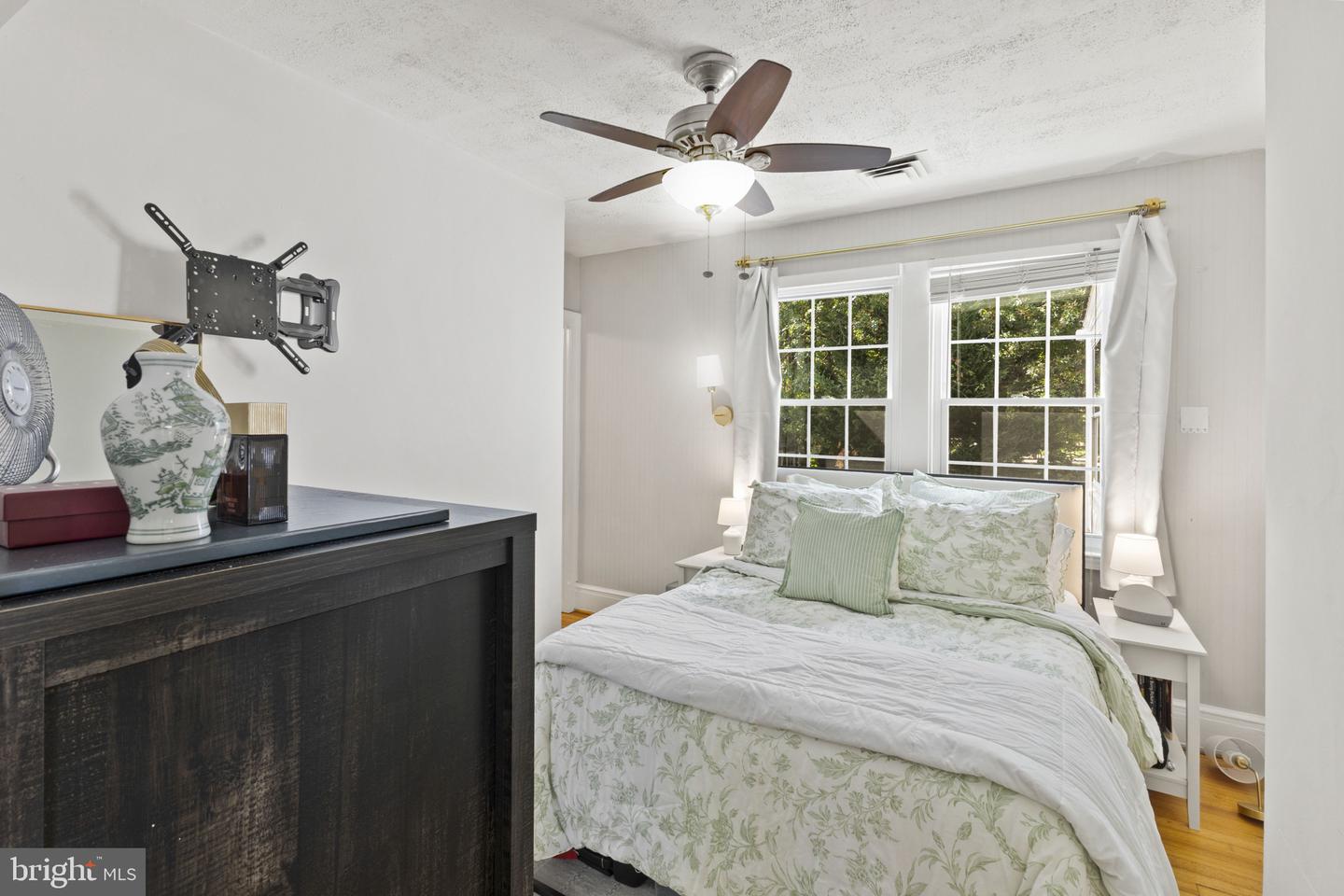 862 N ABINGDON ST, ARLINGTON, Virginia 22203, 3 Bedrooms Bedrooms, ,1 BathroomBathrooms,Residential,For sale,862 N ABINGDON ST,VAAR2064336 MLS # VAAR2064336