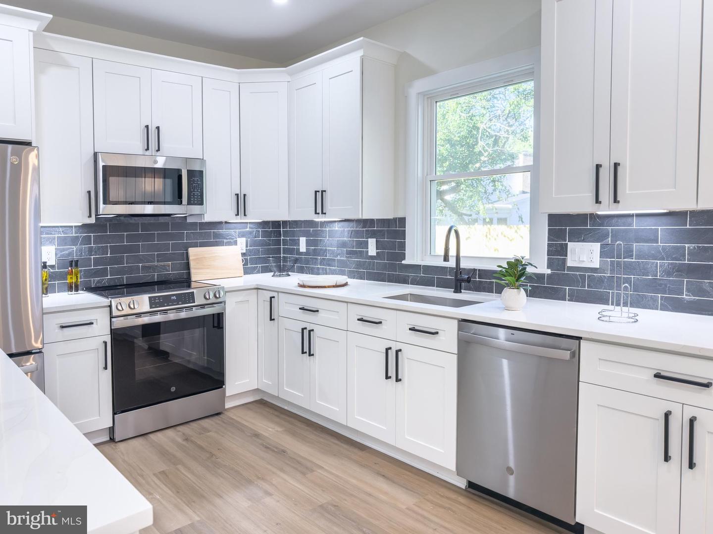 656 STUART CT, HERNDON, Virginia 20170, 5 Bedrooms Bedrooms, ,3 BathroomsBathrooms,Residential,For sale,656 STUART CT,VAFX2272848 MLS # VAFX2272848