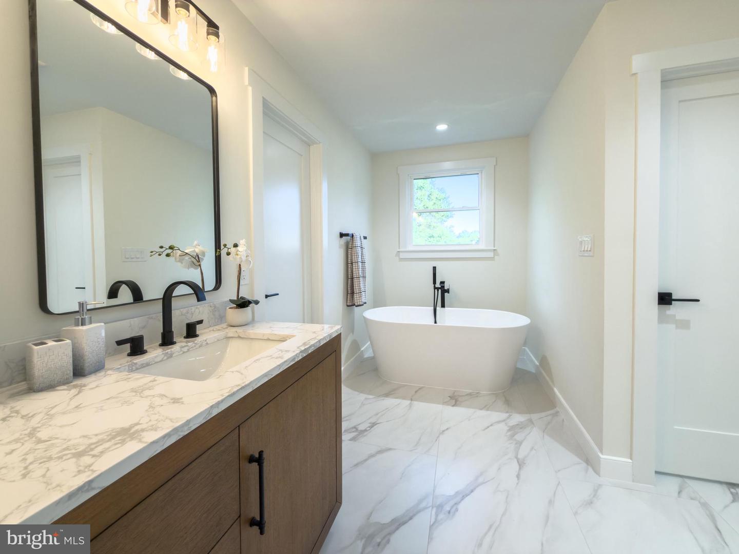 656 STUART CT, HERNDON, Virginia 20170, 5 Bedrooms Bedrooms, ,3 BathroomsBathrooms,Residential,For sale,656 STUART CT,VAFX2272848 MLS # VAFX2272848