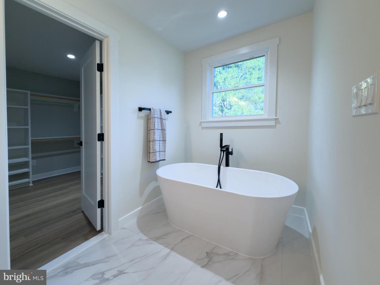 656 STUART CT, HERNDON, Virginia 20170, 5 Bedrooms Bedrooms, ,3 BathroomsBathrooms,Residential,For sale,656 STUART CT,VAFX2272848 MLS # VAFX2272848