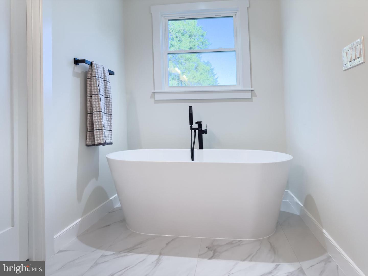 656 STUART CT, HERNDON, Virginia 20170, 5 Bedrooms Bedrooms, ,3 BathroomsBathrooms,Residential,For sale,656 STUART CT,VAFX2272848 MLS # VAFX2272848