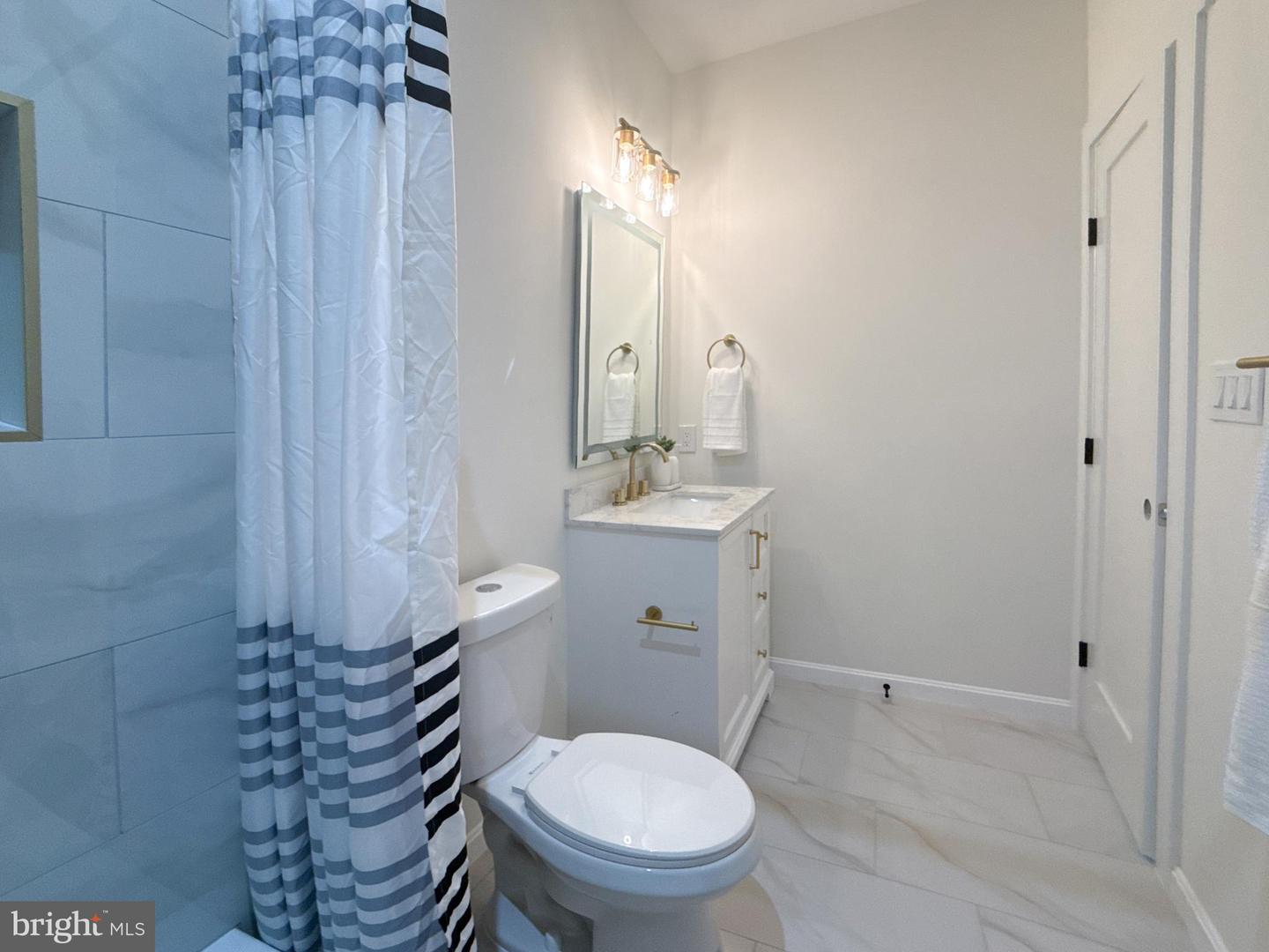 656 STUART CT, HERNDON, Virginia 20170, 5 Bedrooms Bedrooms, ,3 BathroomsBathrooms,Residential,For sale,656 STUART CT,VAFX2272848 MLS # VAFX2272848
