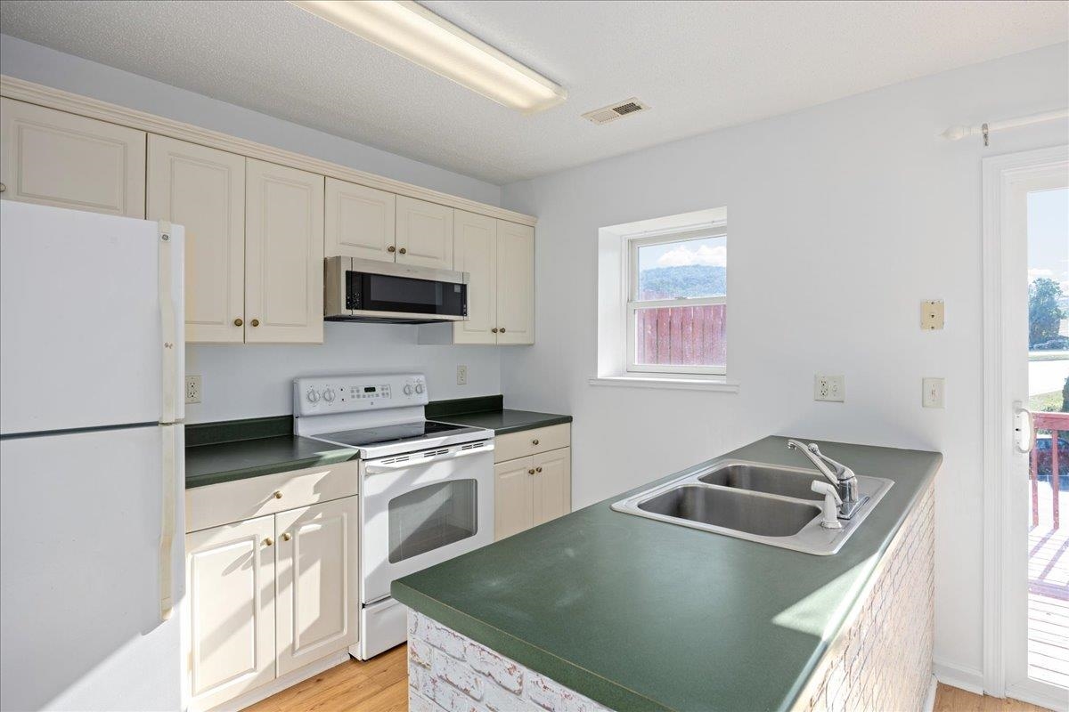 2387 KING ARTHURS CT, HARRISONBURG, Virginia 22801, 2 Bedrooms Bedrooms, ,2 BathroomsBathrooms,Residential,2387 KING ARTHURS CT,669749 MLS # 669749