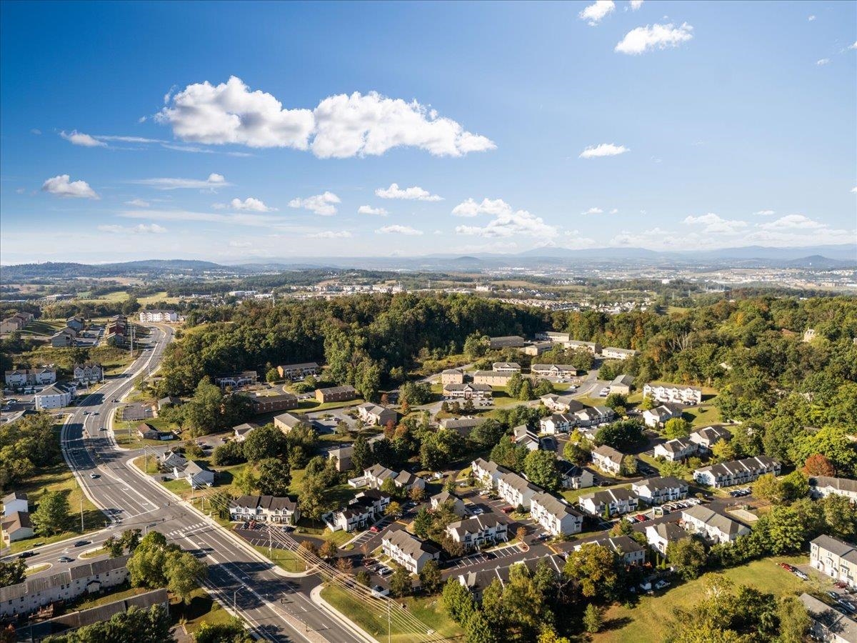 2387 KING ARTHURS CT, HARRISONBURG, Virginia 22801, 2 Bedrooms Bedrooms, ,2 BathroomsBathrooms,Residential,2387 KING ARTHURS CT,669749 MLS # 669749