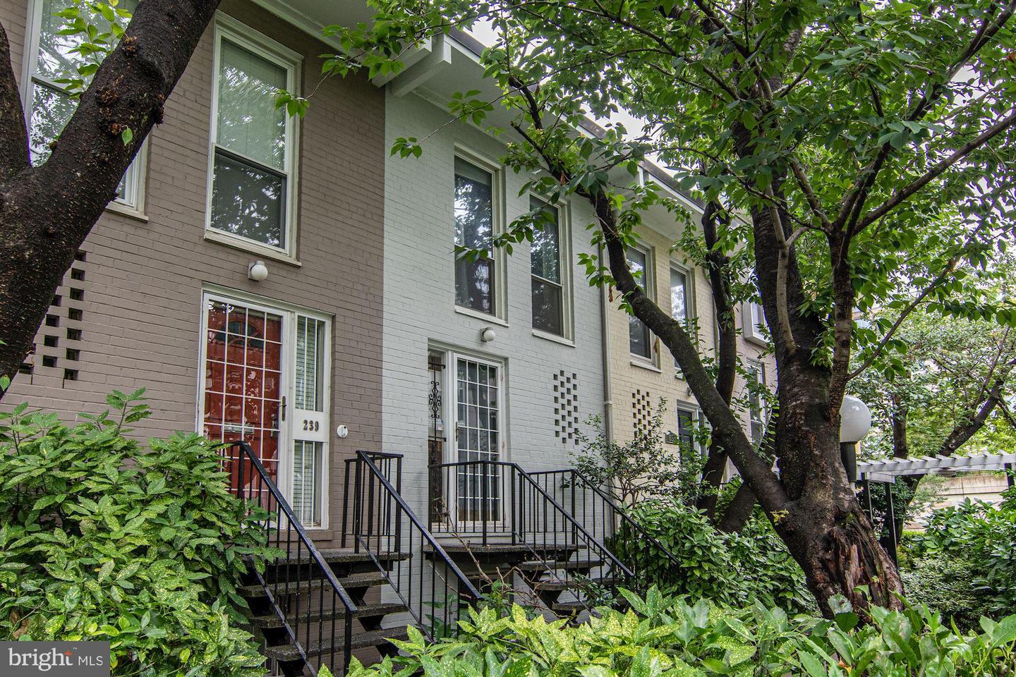237 G ST SW #120, WASHINGTON, District Of Columbia 20024, 3 Bedrooms Bedrooms, ,2 BathroomsBathrooms,Residential,For sale,237 G ST SW #120,DCDC2225418 MLS # DCDC2225418