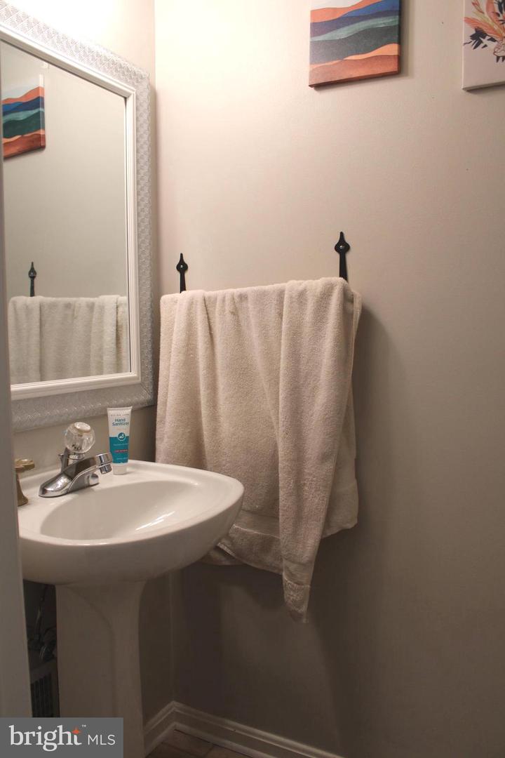 510 GINKGO TER NE, LEESBURG, Virginia 20176, 4 Bedrooms Bedrooms, ,3 BathroomsBathrooms,Residential,For sale,510 GINKGO TER NE,VALO2104682 MLS # VALO2104682