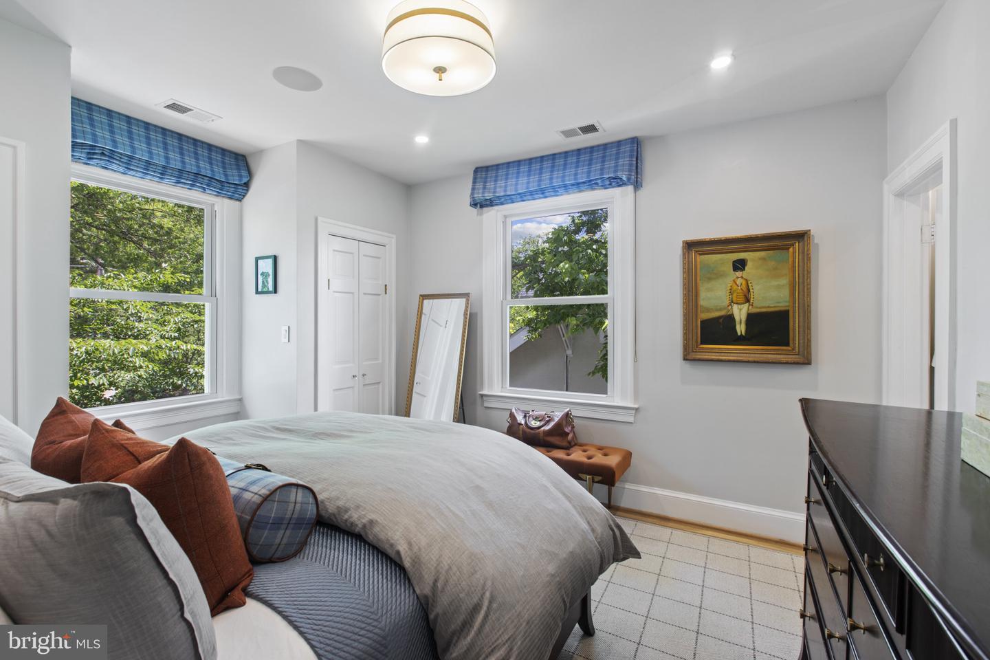 6200 BROAD BRANCH RD NW, WASHINGTON, District Of Columbia 20015, 5 Bedrooms Bedrooms, ,3 BathroomsBathrooms,Residential,For sale,6200 BROAD BRANCH RD NW,DCDC2222236 MLS # DCDC2222236