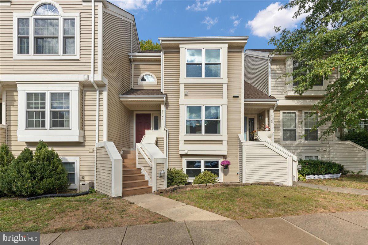 6121 STONEPATH CIR, CENTREVILLE, Virginia 20120, 4 Bedrooms Bedrooms, ,3 BathroomsBathrooms,Residential,For sale,6121 STONEPATH CIR,VAFX2269648 MLS # VAFX2269648