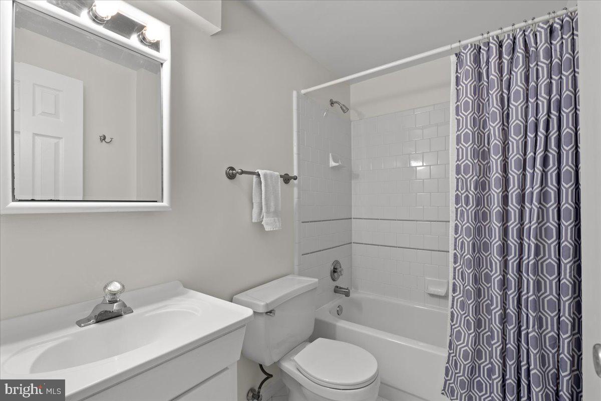 6121 STONEPATH CIR, CENTREVILLE, Virginia 20120, 4 Bedrooms Bedrooms, ,3 BathroomsBathrooms,Residential,For sale,6121 STONEPATH CIR,VAFX2269648 MLS # VAFX2269648
