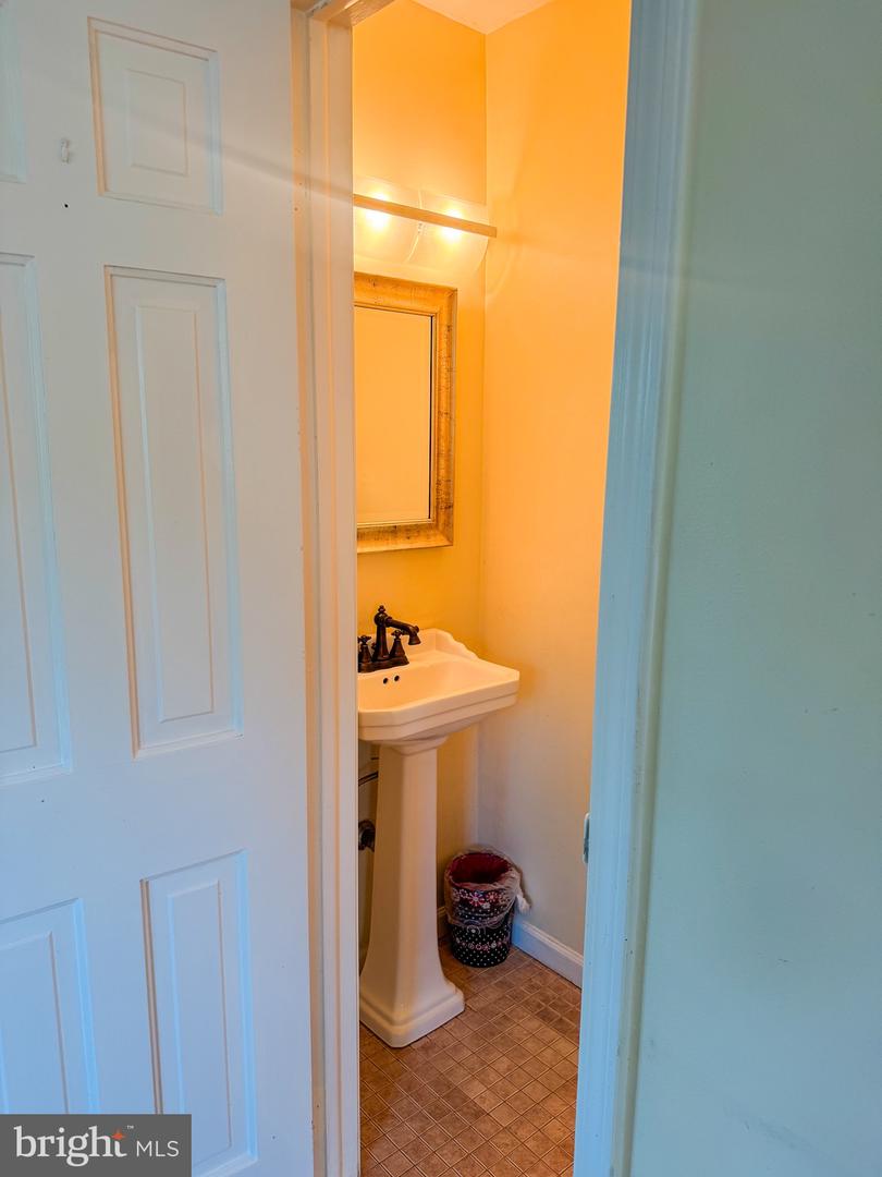 8647 BRADDOCK AVE, ALEXANDRIA, Virginia 22309, 5 Bedrooms Bedrooms, ,3 BathroomsBathrooms,Residential,For sale,8647 BRADDOCK AVE,VAFX2230724 MLS # VAFX2230724