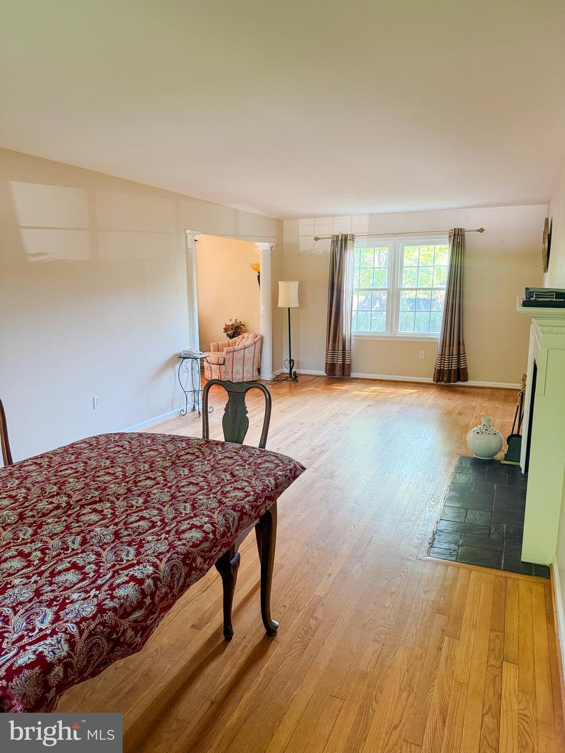 8647 BRADDOCK AVE, ALEXANDRIA, Virginia 22309, 5 Bedrooms Bedrooms, ,3 BathroomsBathrooms,Residential,For sale,8647 BRADDOCK AVE,VAFX2230724 MLS # VAFX2230724
