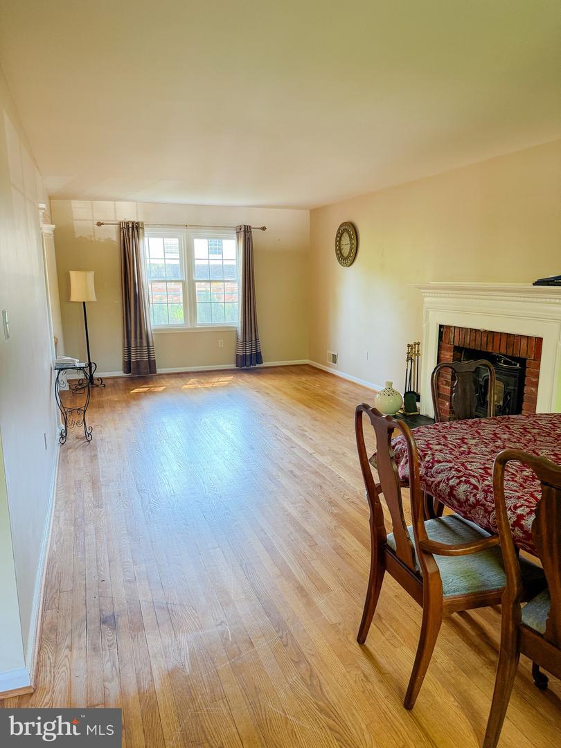 8647 BRADDOCK AVE, ALEXANDRIA, Virginia 22309, 5 Bedrooms Bedrooms, ,3 BathroomsBathrooms,Residential,For sale,8647 BRADDOCK AVE,VAFX2230724 MLS # VAFX2230724