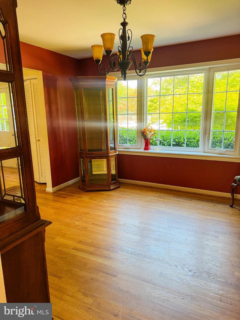8647 BRADDOCK AVE, ALEXANDRIA, Virginia 22309, 5 Bedrooms Bedrooms, ,3 BathroomsBathrooms,Residential,For sale,8647 BRADDOCK AVE,VAFX2230724 MLS # VAFX2230724