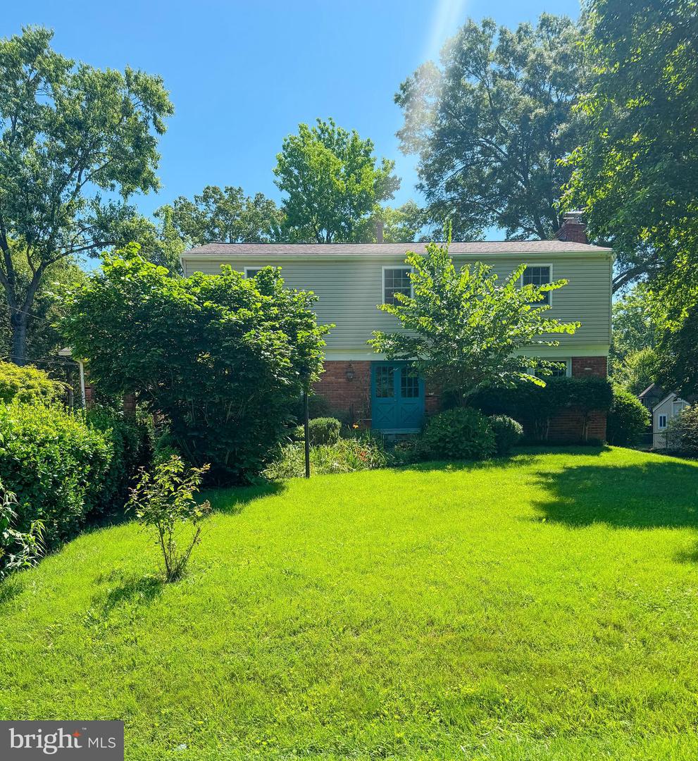 8647 BRADDOCK AVE, ALEXANDRIA, Virginia 22309, 5 Bedrooms Bedrooms, ,3 BathroomsBathrooms,Residential,For sale,8647 BRADDOCK AVE,VAFX2230724 MLS # VAFX2230724