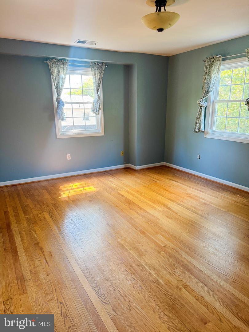 8647 BRADDOCK AVE, ALEXANDRIA, Virginia 22309, 5 Bedrooms Bedrooms, ,3 BathroomsBathrooms,Residential,For sale,8647 BRADDOCK AVE,VAFX2230724 MLS # VAFX2230724