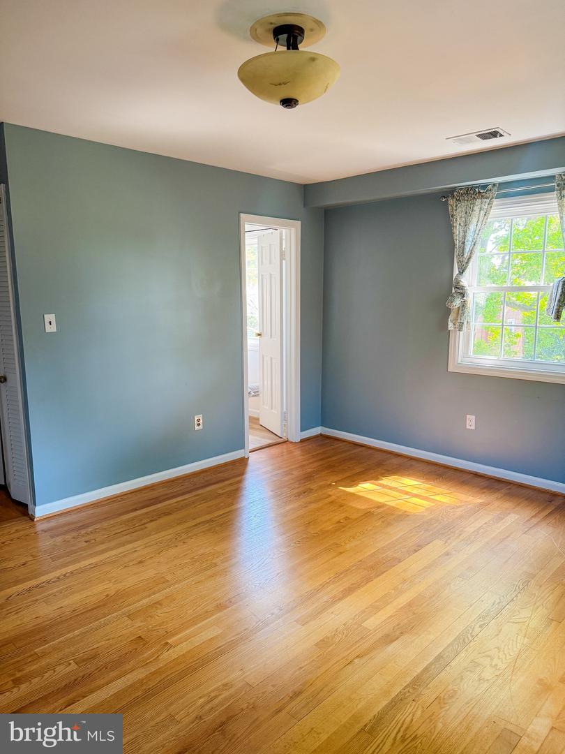8647 BRADDOCK AVE, ALEXANDRIA, Virginia 22309, 5 Bedrooms Bedrooms, ,3 BathroomsBathrooms,Residential,For sale,8647 BRADDOCK AVE,VAFX2230724 MLS # VAFX2230724