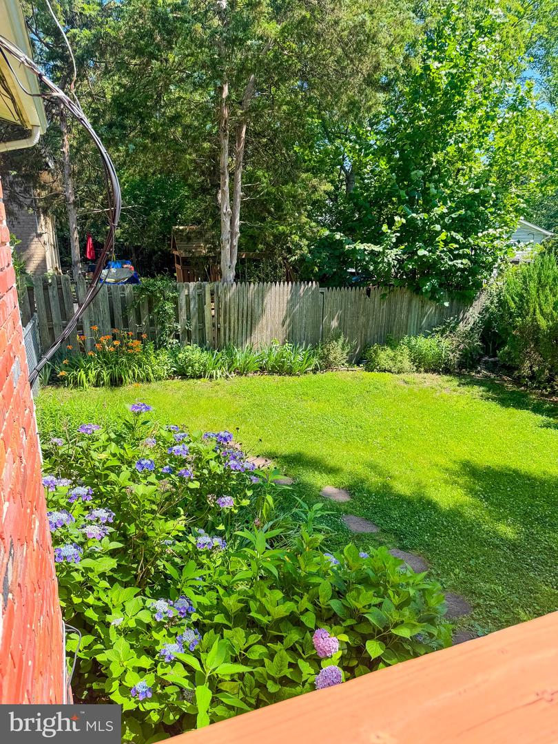 8647 BRADDOCK AVE, ALEXANDRIA, Virginia 22309, 5 Bedrooms Bedrooms, ,3 BathroomsBathrooms,Residential,For sale,8647 BRADDOCK AVE,VAFX2230724 MLS # VAFX2230724