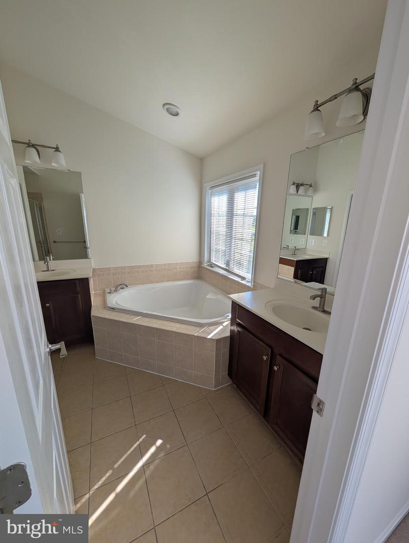 5653 FAIRCLOTH CT, CENTREVILLE, Virginia 20120, 3 Bedrooms Bedrooms, ,3 BathroomsBathrooms,Residential,For sale,5653 FAIRCLOTH CT,VAFX2272996 MLS # VAFX2272996