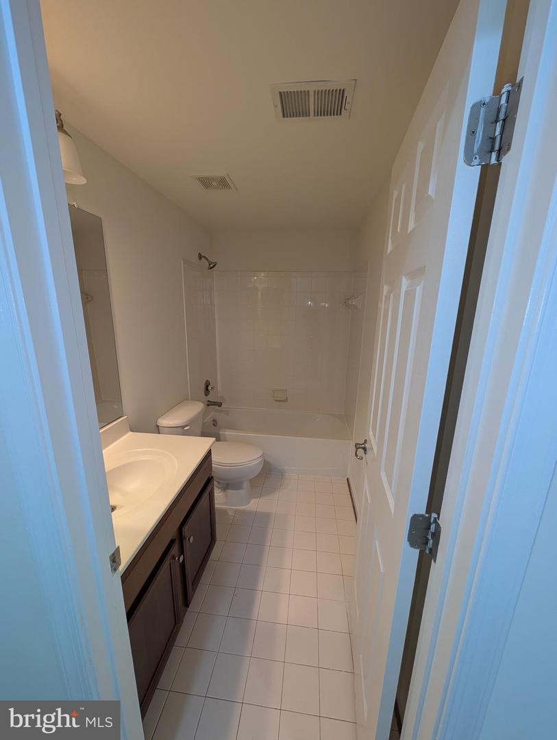 5653 FAIRCLOTH CT, CENTREVILLE, Virginia 20120, 3 Bedrooms Bedrooms, ,3 BathroomsBathrooms,Residential,For sale,5653 FAIRCLOTH CT,VAFX2272996 MLS # VAFX2272996