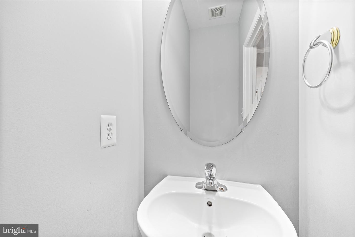 8319 LEIGHLEX CT, MANASSAS, Virginia 20111, 4 Bedrooms Bedrooms, ,3 BathroomsBathrooms,Residential,For sale,8319 LEIGHLEX CT,VAPW2103260 MLS # VAPW2103260