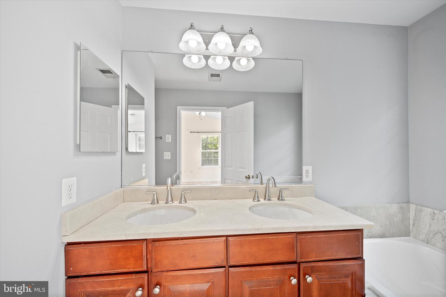 8319 LEIGHLEX CT, MANASSAS, Virginia 20111, 4 Bedrooms Bedrooms, ,3 BathroomsBathrooms,Residential,For sale,8319 LEIGHLEX CT,VAPW2103260 MLS # VAPW2103260