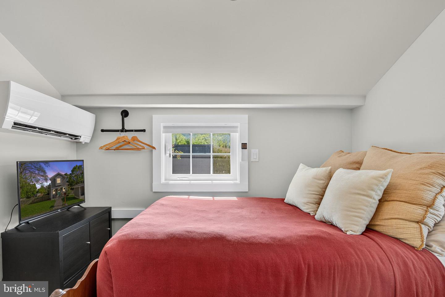 18344 RAILROAD ST, BLUEMONT, Virginia 20135, 2 Bedrooms Bedrooms, ,2 BathroomsBathrooms,Residential,For sale,18344 RAILROAD ST,VALO2107570 MLS # VALO2107570