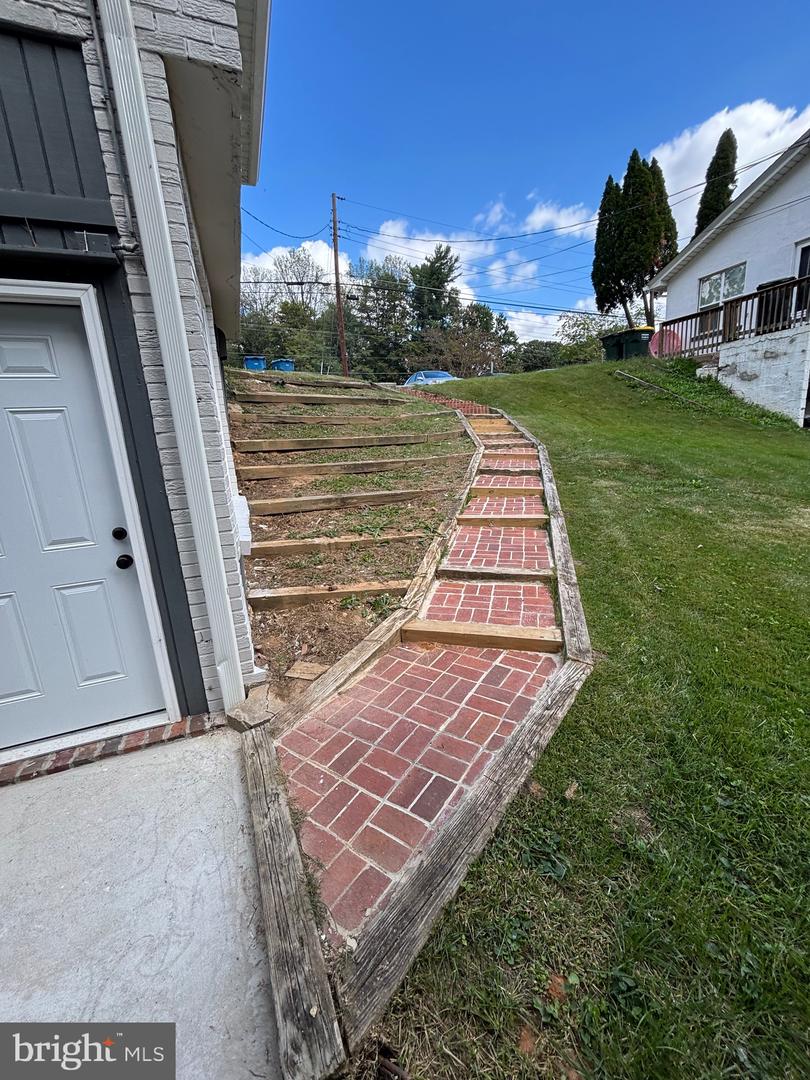8317 LITTLE RIVER TPKE, ANNANDALE, Virginia 22003, 4 Bedrooms Bedrooms, ,3 BathroomsBathrooms,Residential,For sale,8317 LITTLE RIVER TPKE,VAFX2273192 MLS # VAFX2273192