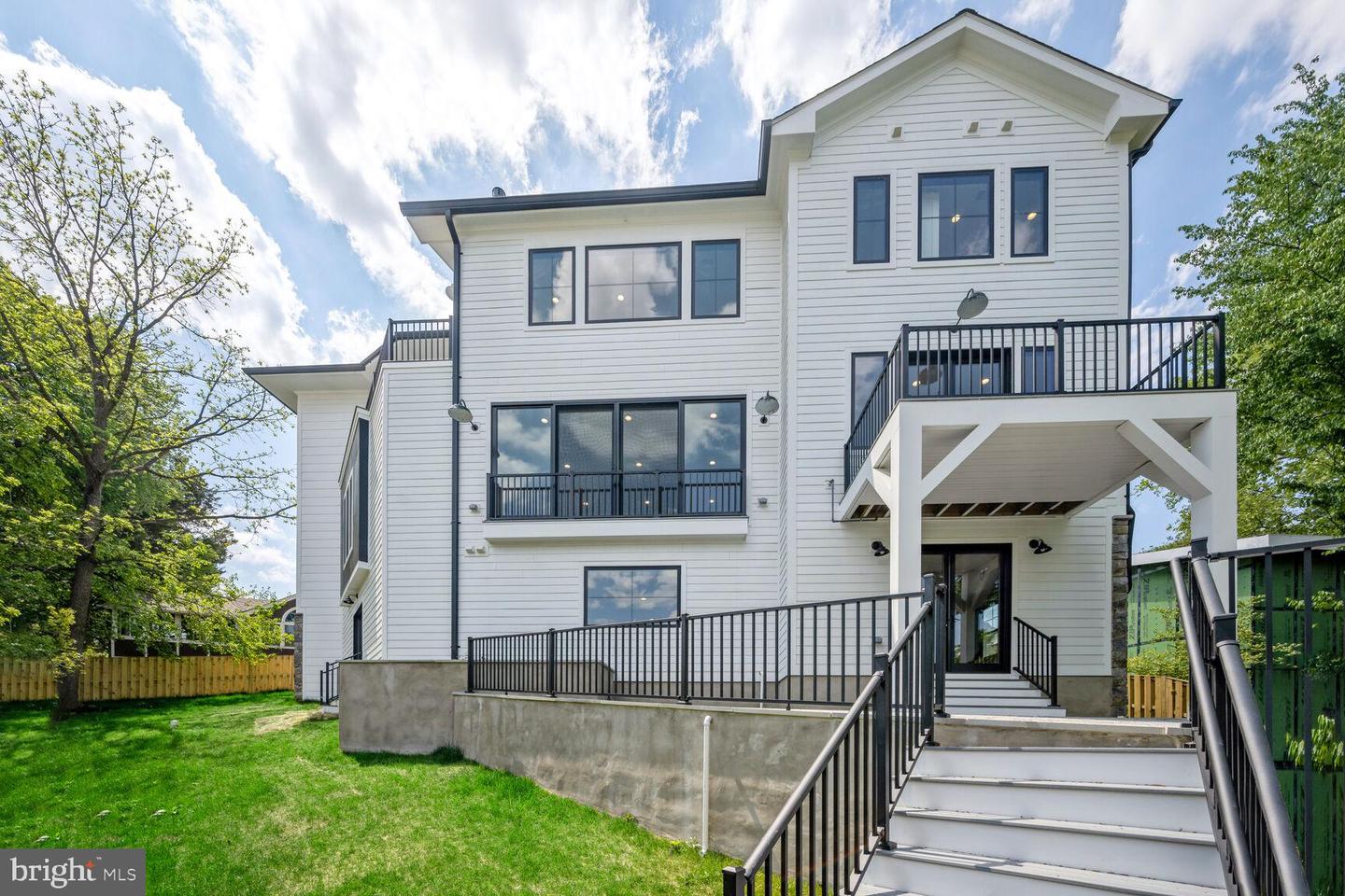 6305 N 36TH ST, ARLINGTON, Virginia 22213, 5 Bedrooms Bedrooms, 5 Rooms Rooms,5 BathroomsBathrooms,Residential,For sale,6305 N 36TH ST,VAAR2053086 MLS # VAAR2053086