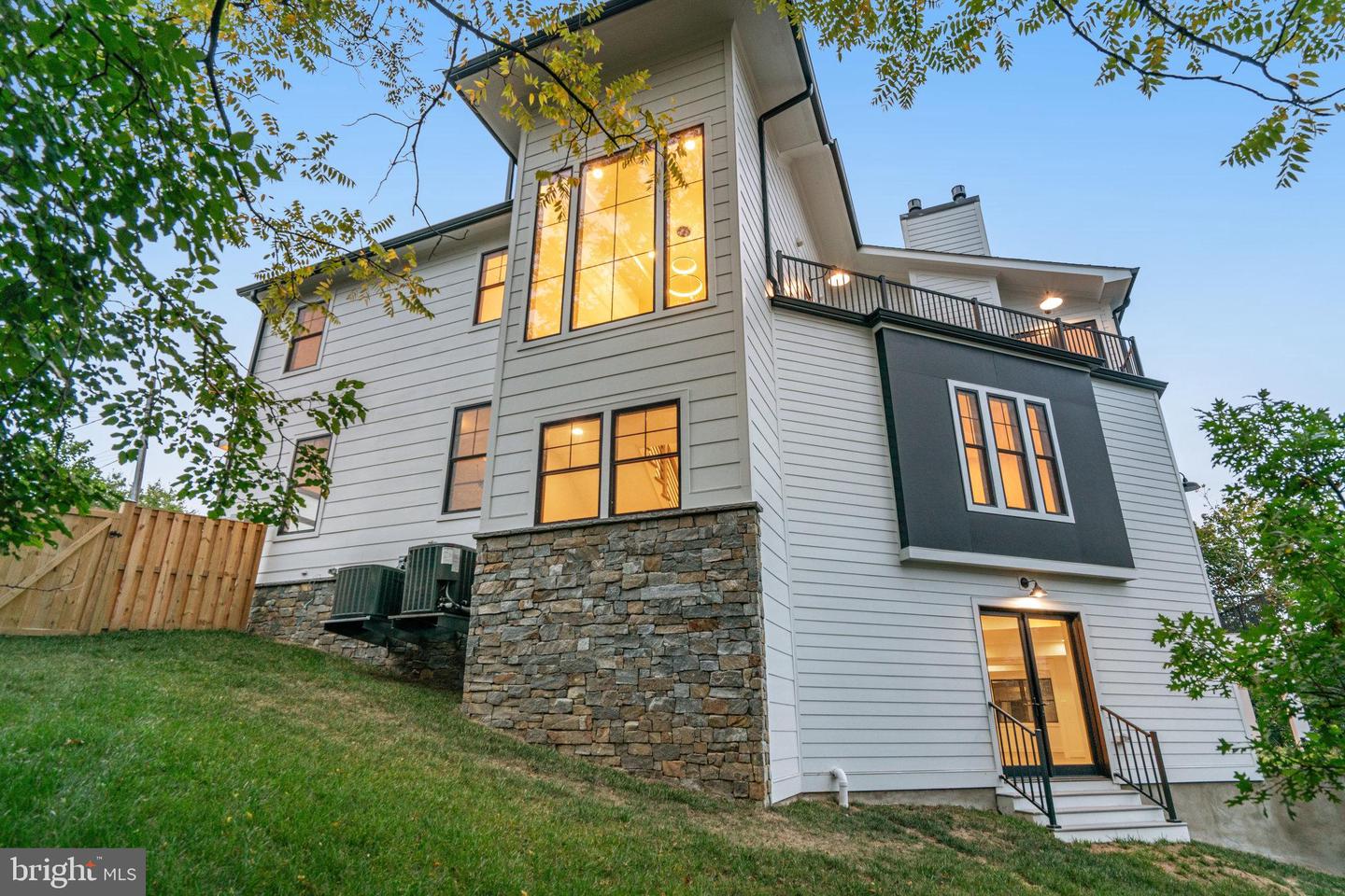 6305 N 36TH ST, ARLINGTON, Virginia 22213, 5 Bedrooms Bedrooms, 5 Rooms Rooms,5 BathroomsBathrooms,Residential,For sale,6305 N 36TH ST,VAAR2053086 MLS # VAAR2053086