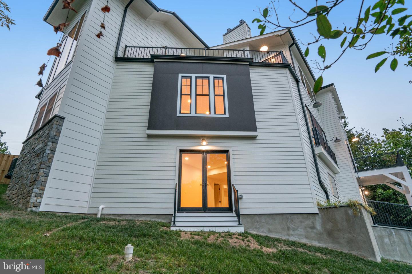 6305 N 36TH ST, ARLINGTON, Virginia 22213, 5 Bedrooms Bedrooms, 5 Rooms Rooms,5 BathroomsBathrooms,Residential,For sale,6305 N 36TH ST,VAAR2053086 MLS # VAAR2053086