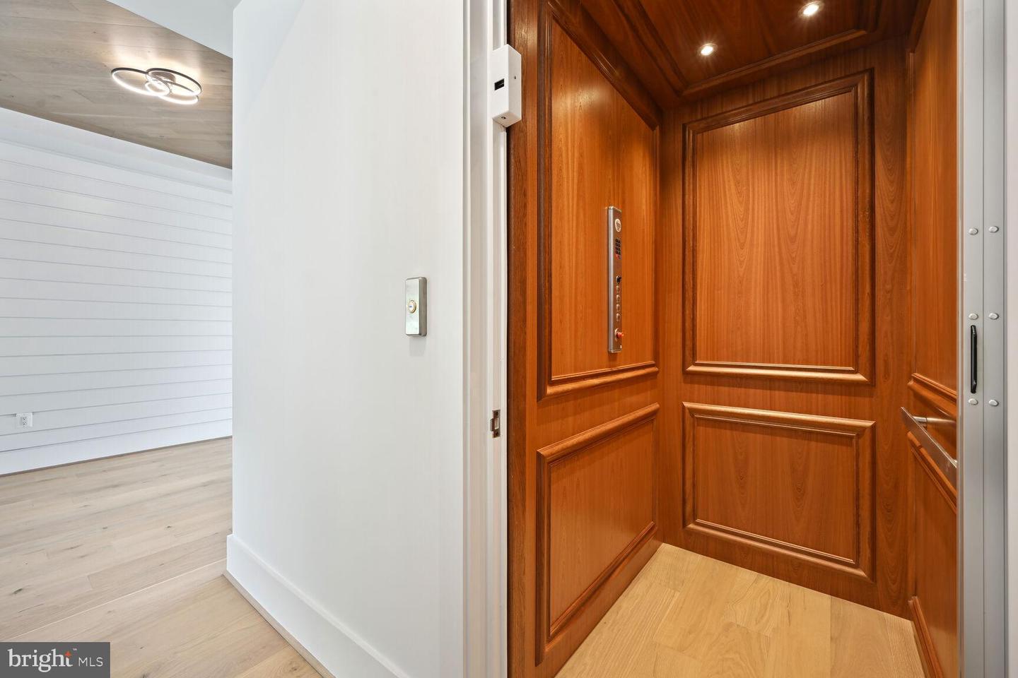 6305 N 36TH ST, ARLINGTON, Virginia 22213, 5 Bedrooms Bedrooms, 5 Rooms Rooms,5 BathroomsBathrooms,Residential,For sale,6305 N 36TH ST,VAAR2053086 MLS # VAAR2053086