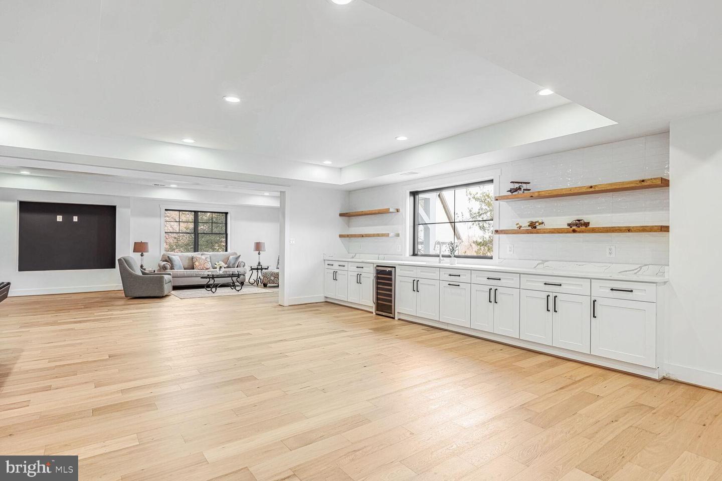 6305 N 36TH ST, ARLINGTON, Virginia 22213, 5 Bedrooms Bedrooms, 5 Rooms Rooms,5 BathroomsBathrooms,Residential,For sale,6305 N 36TH ST,VAAR2053086 MLS # VAAR2053086