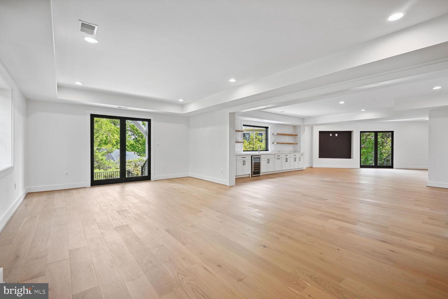 6305 N 36TH ST, ARLINGTON, Virginia 22213, 5 Bedrooms Bedrooms, 5 Rooms Rooms,5 BathroomsBathrooms,Residential,For sale,6305 N 36TH ST,VAAR2053086 MLS # VAAR2053086