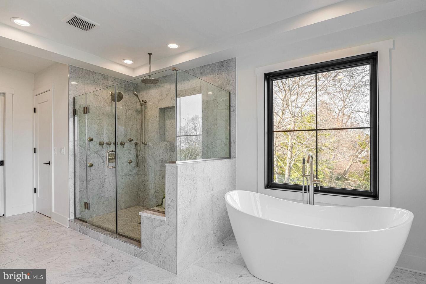 6305 N 36TH ST, ARLINGTON, Virginia 22213, 5 Bedrooms Bedrooms, 5 Rooms Rooms,5 BathroomsBathrooms,Residential,For sale,6305 N 36TH ST,VAAR2053086 MLS # VAAR2053086