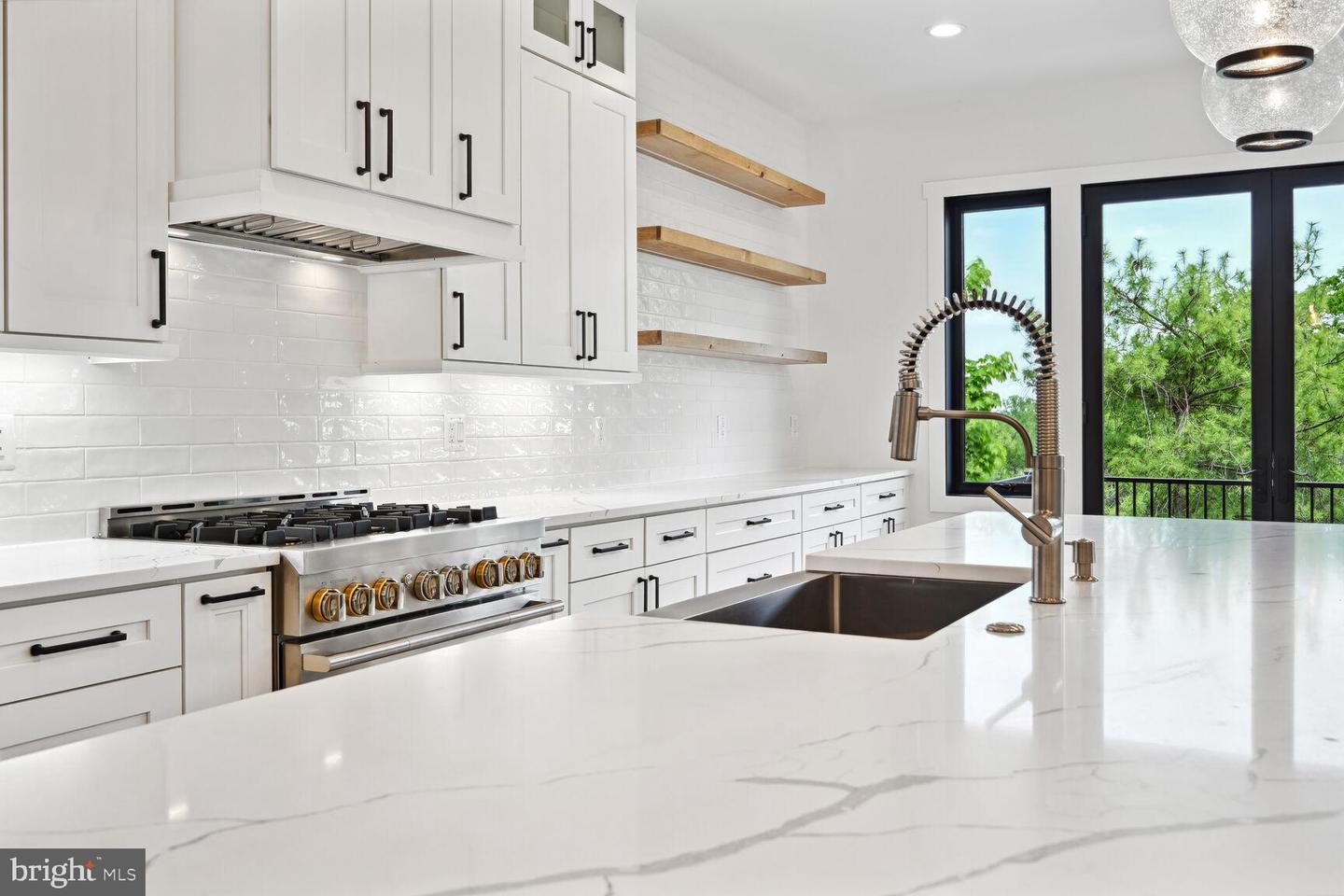 6305 N 36TH ST, ARLINGTON, Virginia 22213, 5 Bedrooms Bedrooms, 5 Rooms Rooms,5 BathroomsBathrooms,Residential,For sale,6305 N 36TH ST,VAAR2053086 MLS # VAAR2053086