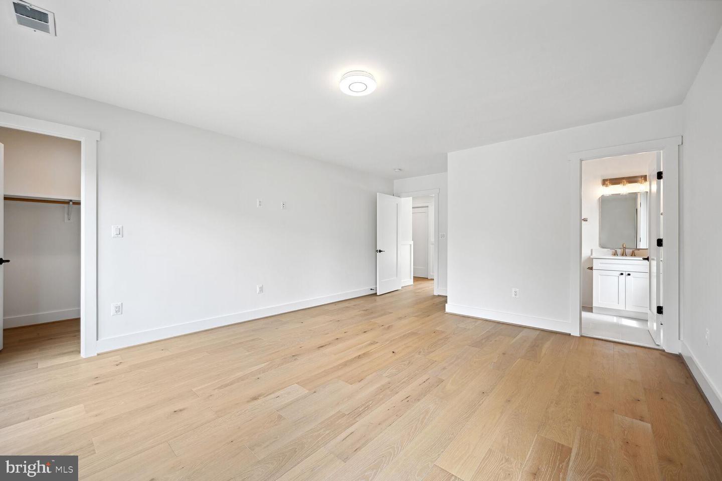 6305 N 36TH ST, ARLINGTON, Virginia 22213, 5 Bedrooms Bedrooms, 5 Rooms Rooms,5 BathroomsBathrooms,Residential,For sale,6305 N 36TH ST,VAAR2053086 MLS # VAAR2053086