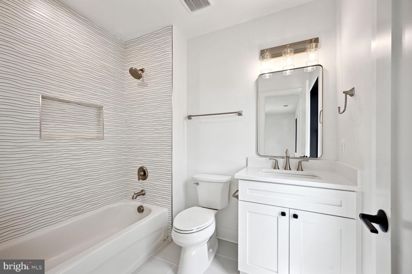 6305 N 36TH ST, ARLINGTON, Virginia 22213, 5 Bedrooms Bedrooms, 5 Rooms Rooms,5 BathroomsBathrooms,Residential,For sale,6305 N 36TH ST,VAAR2053086 MLS # VAAR2053086