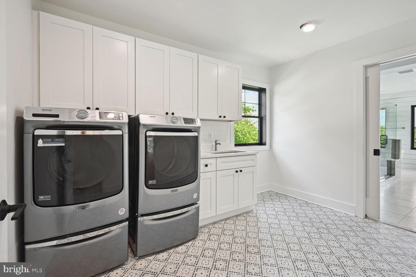 6305 N 36TH ST, ARLINGTON, Virginia 22213, 5 Bedrooms Bedrooms, 5 Rooms Rooms,5 BathroomsBathrooms,Residential,For sale,6305 N 36TH ST,VAAR2053086 MLS # VAAR2053086