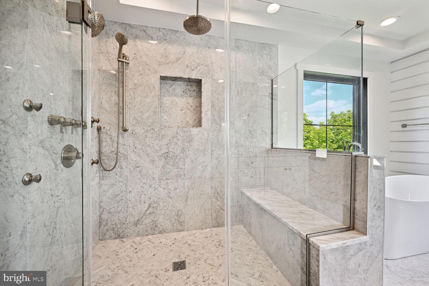 6305 N 36TH ST, ARLINGTON, Virginia 22213, 5 Bedrooms Bedrooms, 5 Rooms Rooms,5 BathroomsBathrooms,Residential,For sale,6305 N 36TH ST,VAAR2053086 MLS # VAAR2053086