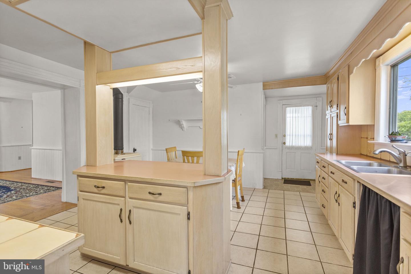 121 S CENTRAL ST, BROADWAY, Virginia 22815, 4 Bedrooms Bedrooms, ,2 BathroomsBathrooms,Residential,For sale,121 S CENTRAL ST,VARO2002304 MLS # VARO2002304