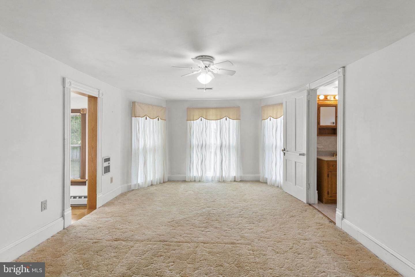 121 S CENTRAL ST, BROADWAY, Virginia 22815, 4 Bedrooms Bedrooms, ,2 BathroomsBathrooms,Residential,For sale,121 S CENTRAL ST,VARO2002304 MLS # VARO2002304