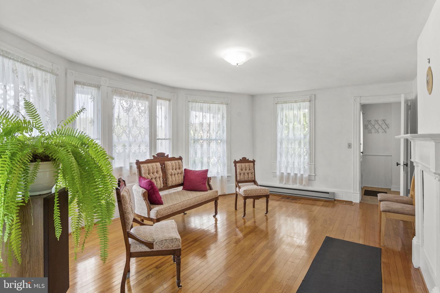 121 S CENTRAL ST, BROADWAY, Virginia 22815, 4 Bedrooms Bedrooms, ,2 BathroomsBathrooms,Residential,For sale,121 S CENTRAL ST,VARO2002304 MLS # VARO2002304