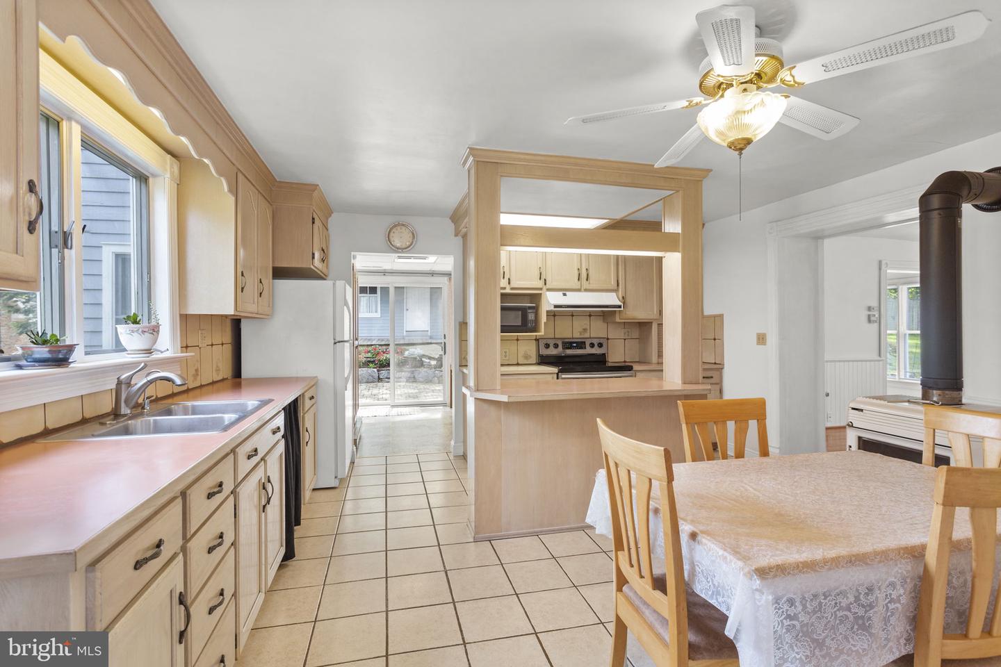 121 S CENTRAL ST, BROADWAY, Virginia 22815, 4 Bedrooms Bedrooms, ,2 BathroomsBathrooms,Residential,For sale,121 S CENTRAL ST,VARO2002304 MLS # VARO2002304