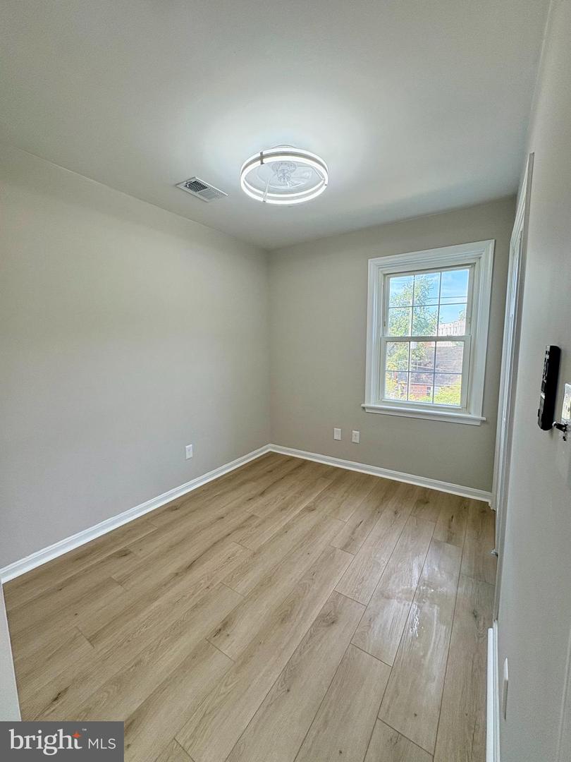 2008 38TH ST SE #302, WASHINGTON, District Of Columbia 20020, 2 Bedrooms Bedrooms, ,1 BathroomBathrooms,Residential,For sale,2008 38TH ST SE #302,DCDC2216682 MLS # DCDC2216682