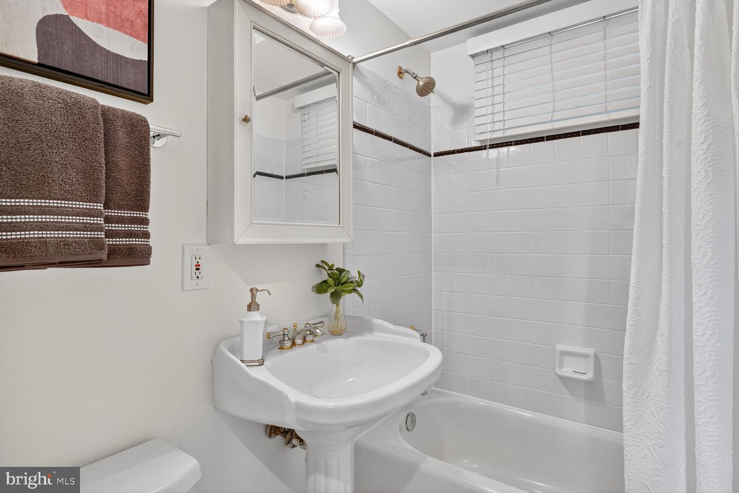 2907 JOHN MARSHALL DR, ARLINGTON, Virginia 22207, 3 Bedrooms Bedrooms, ,3 BathroomsBathrooms,Residential,For sale,2907 JOHN MARSHALL DR,VAAR2063792 MLS # VAAR2063792