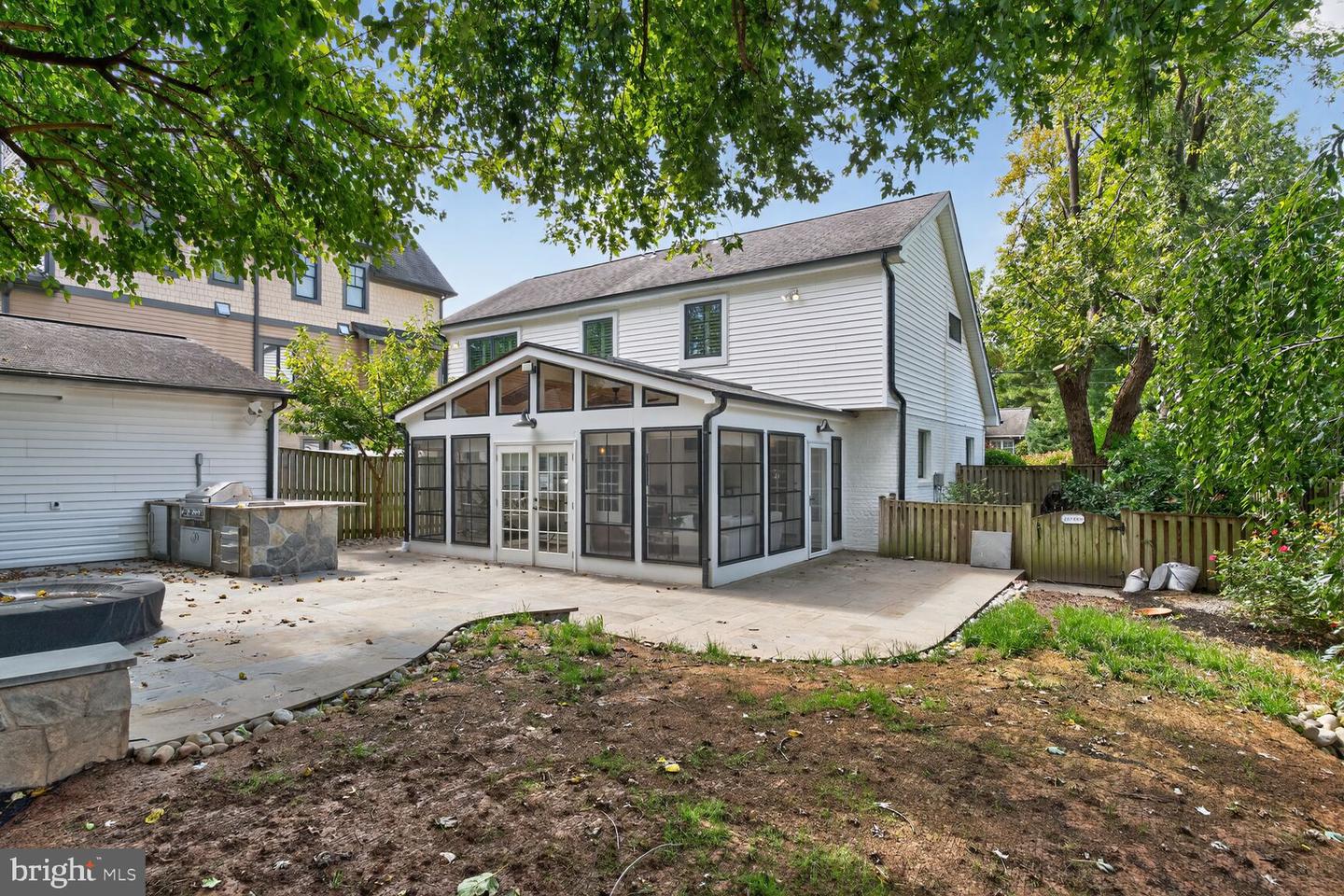 2907 JOHN MARSHALL DR, ARLINGTON, Virginia 22207, 3 Bedrooms Bedrooms, ,3 BathroomsBathrooms,Residential,For sale,2907 JOHN MARSHALL DR,VAAR2063792 MLS # VAAR2063792